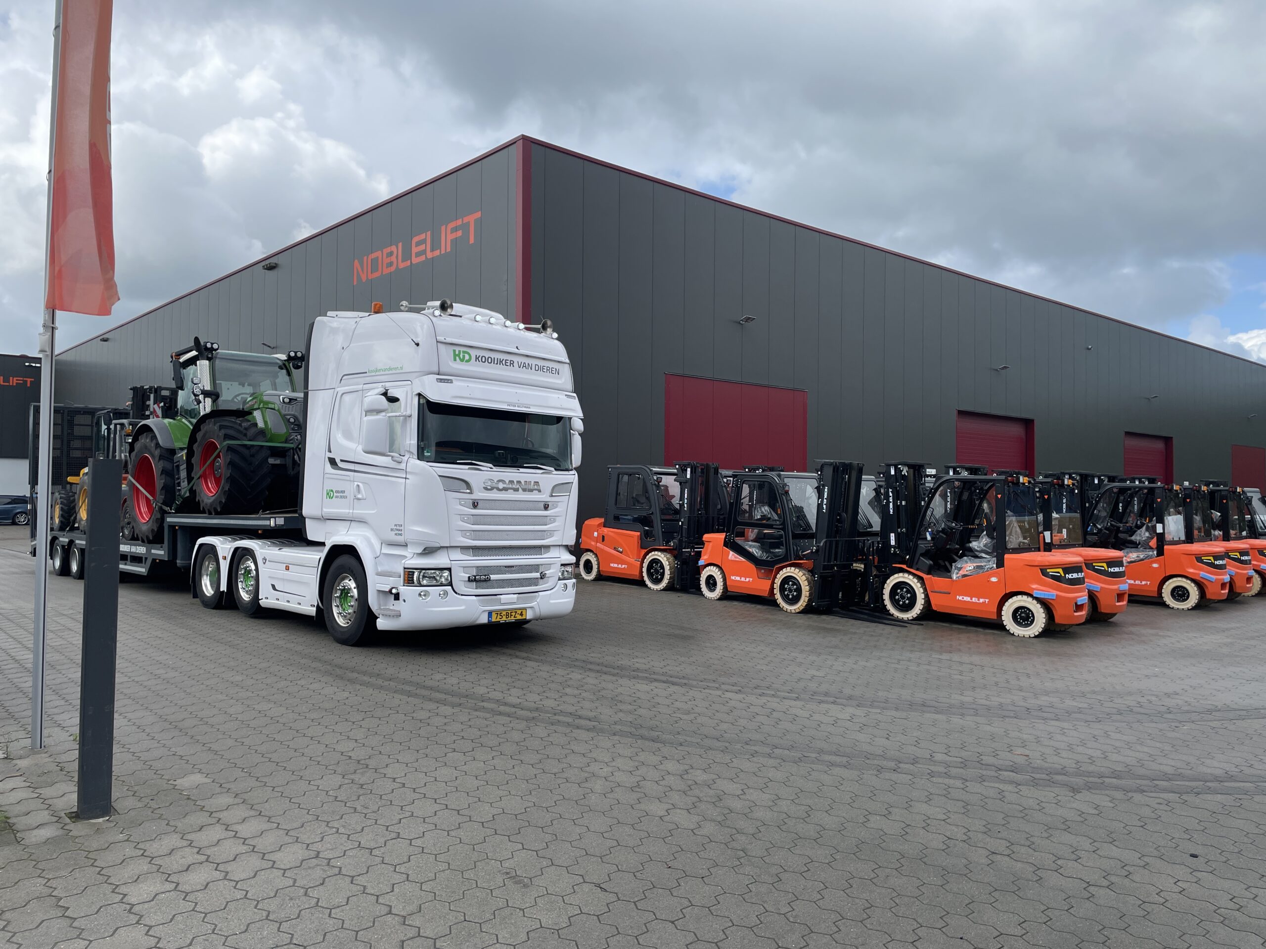 Machinetransport op de dieplader