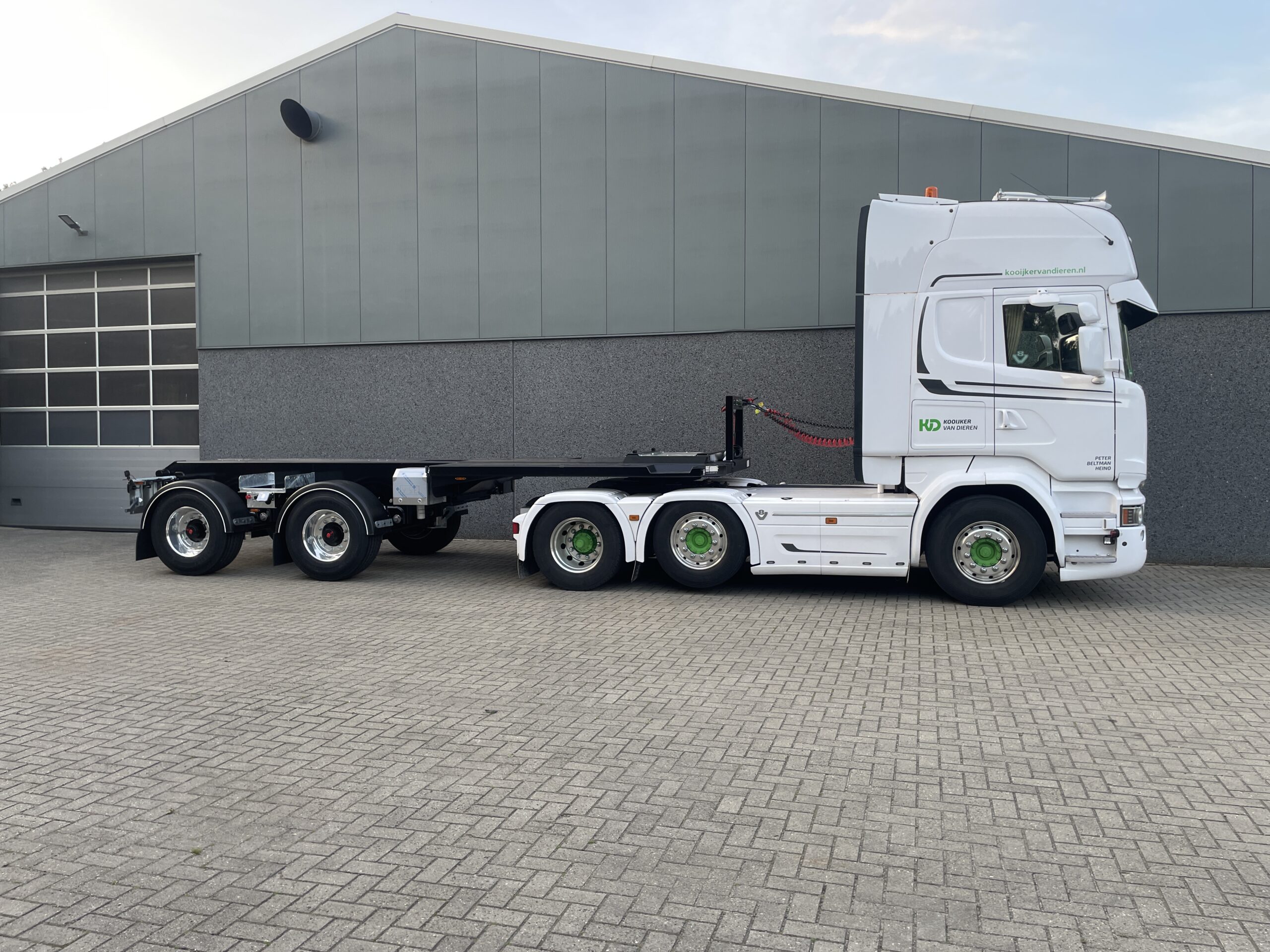 Scania met dieplader van Peter Beltman Transport