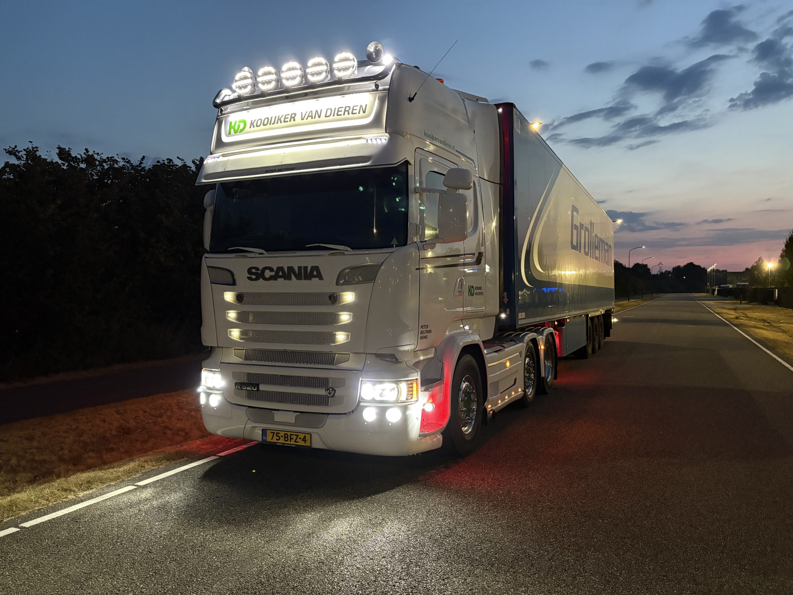 Vrachtwagen met trailer van Peter Beltman Transport